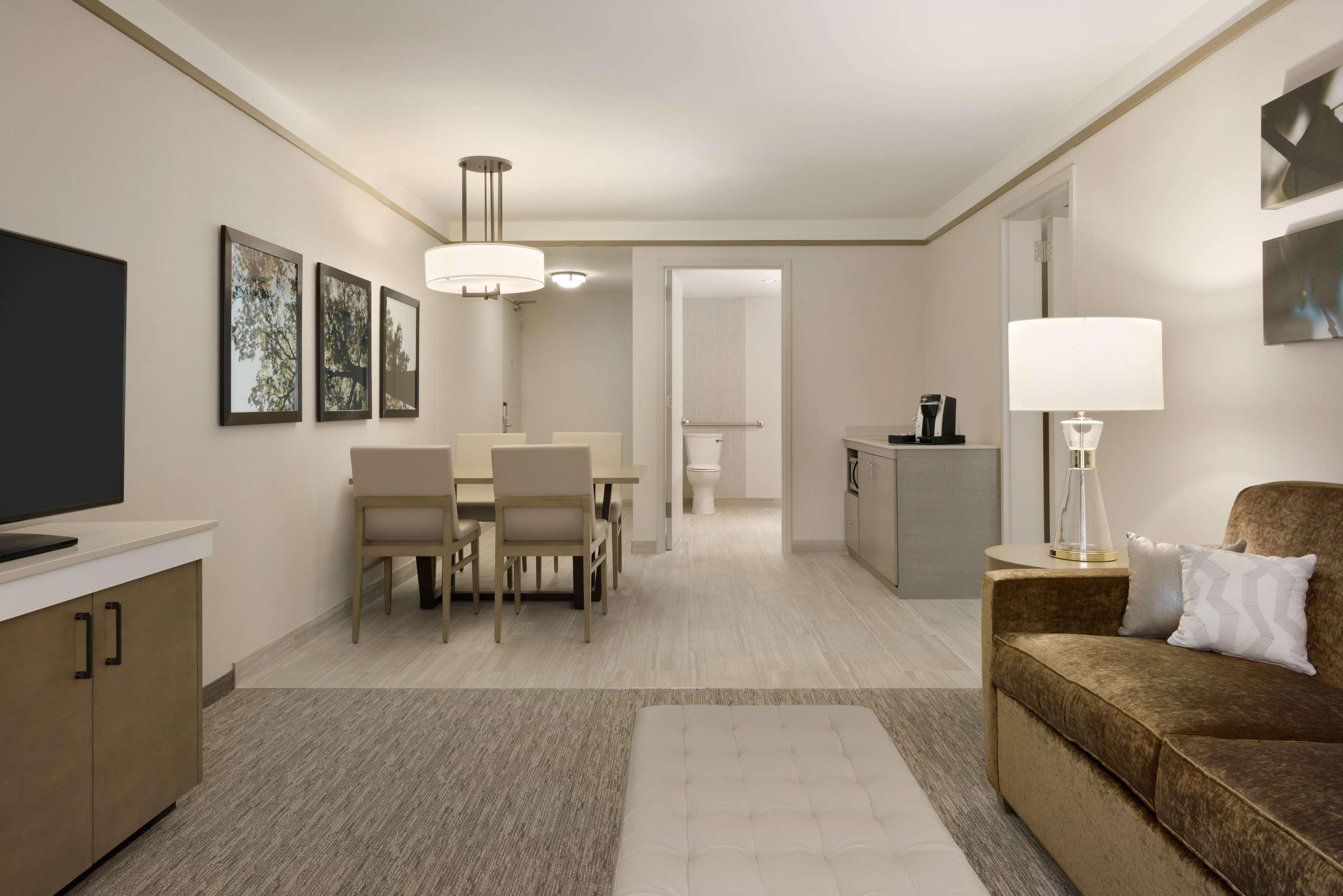 Hilton Garden Inn Newtown Square Radnor Exteriör bild
