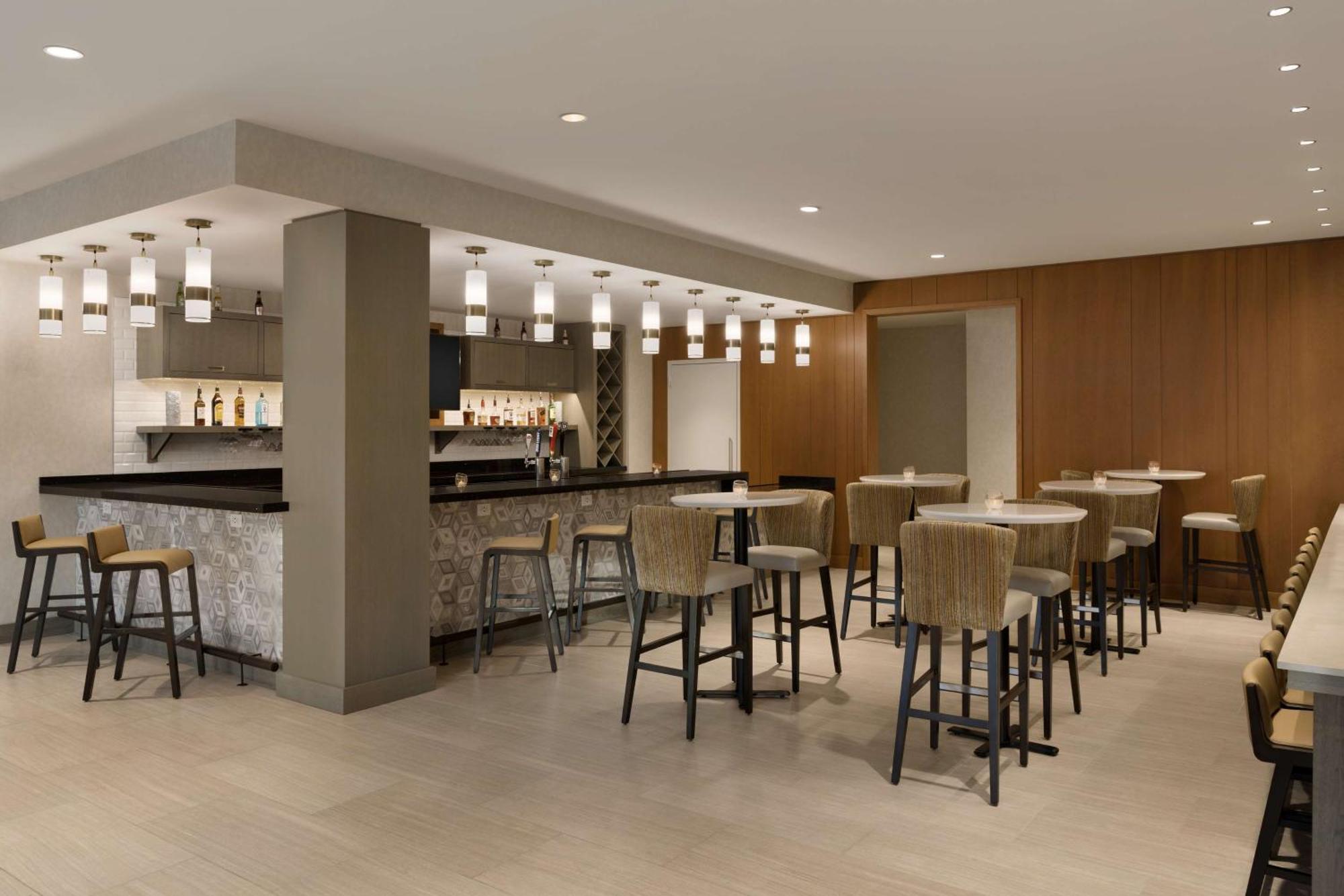 Hilton Garden Inn Newtown Square Radnor Exteriör bild