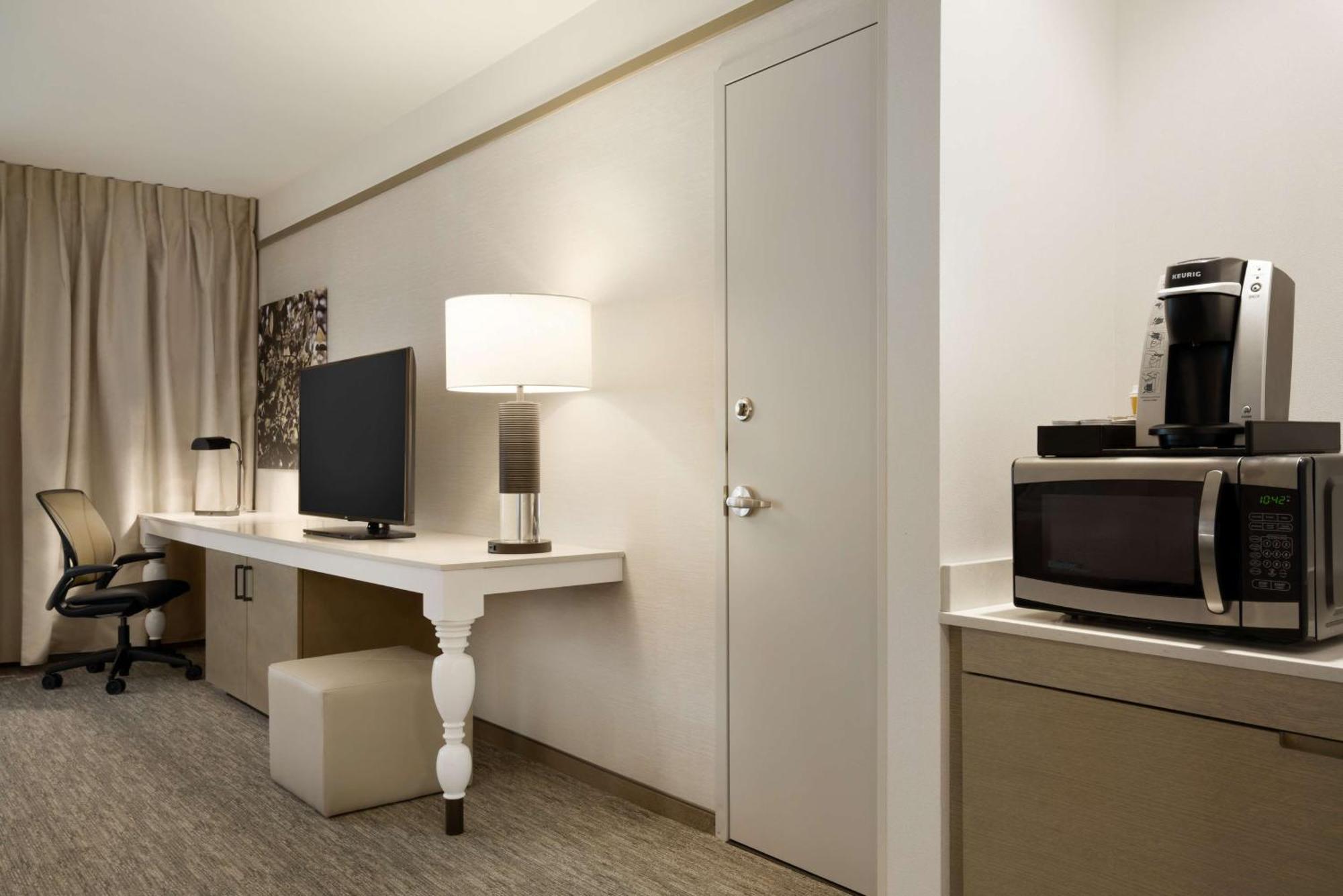 Hilton Garden Inn Newtown Square Radnor Exteriör bild