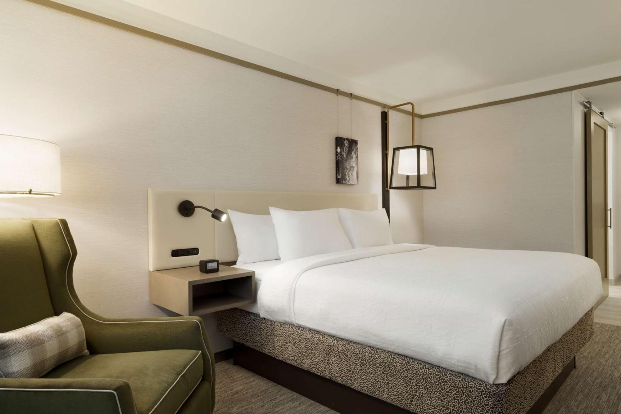 Hilton Garden Inn Newtown Square Radnor Exteriör bild