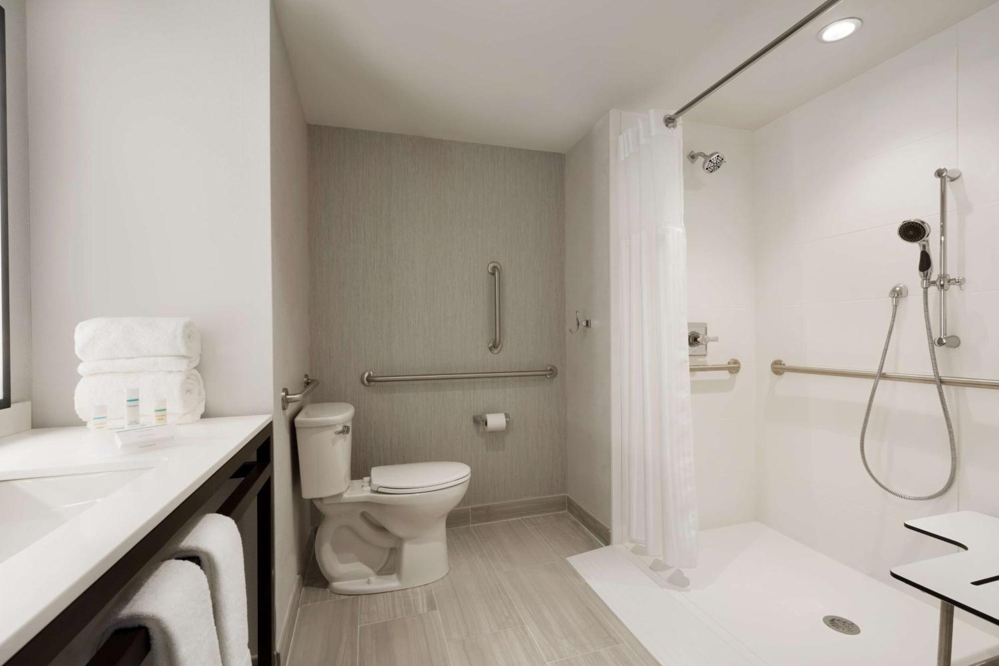 Hilton Garden Inn Newtown Square Radnor Exteriör bild