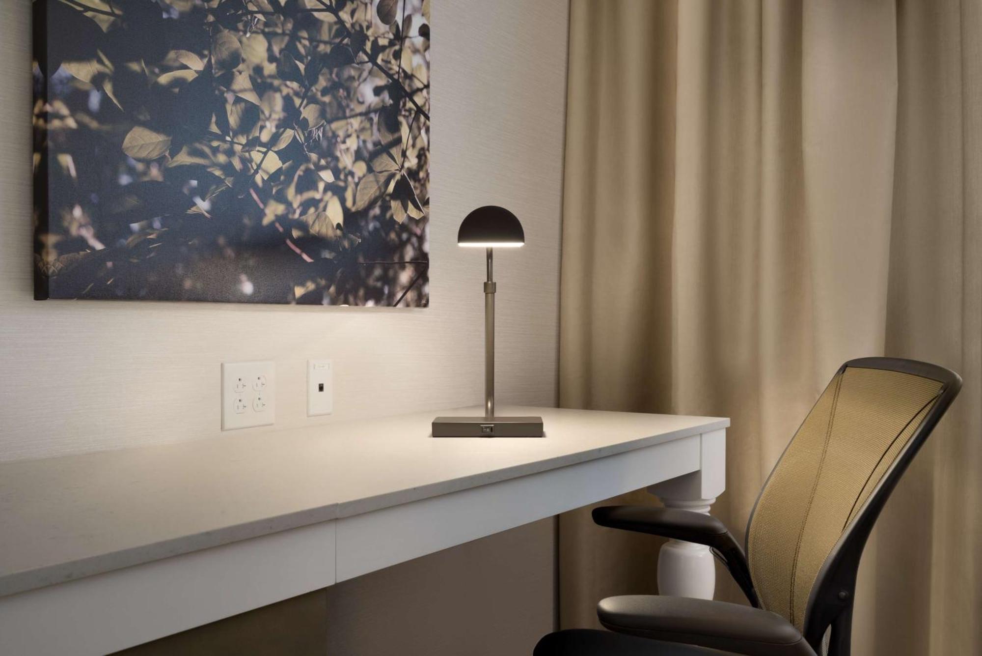 Hilton Garden Inn Newtown Square Radnor Exteriör bild
