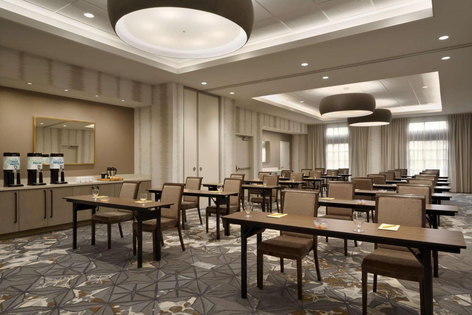 Hilton Garden Inn Newtown Square Radnor Exteriör bild