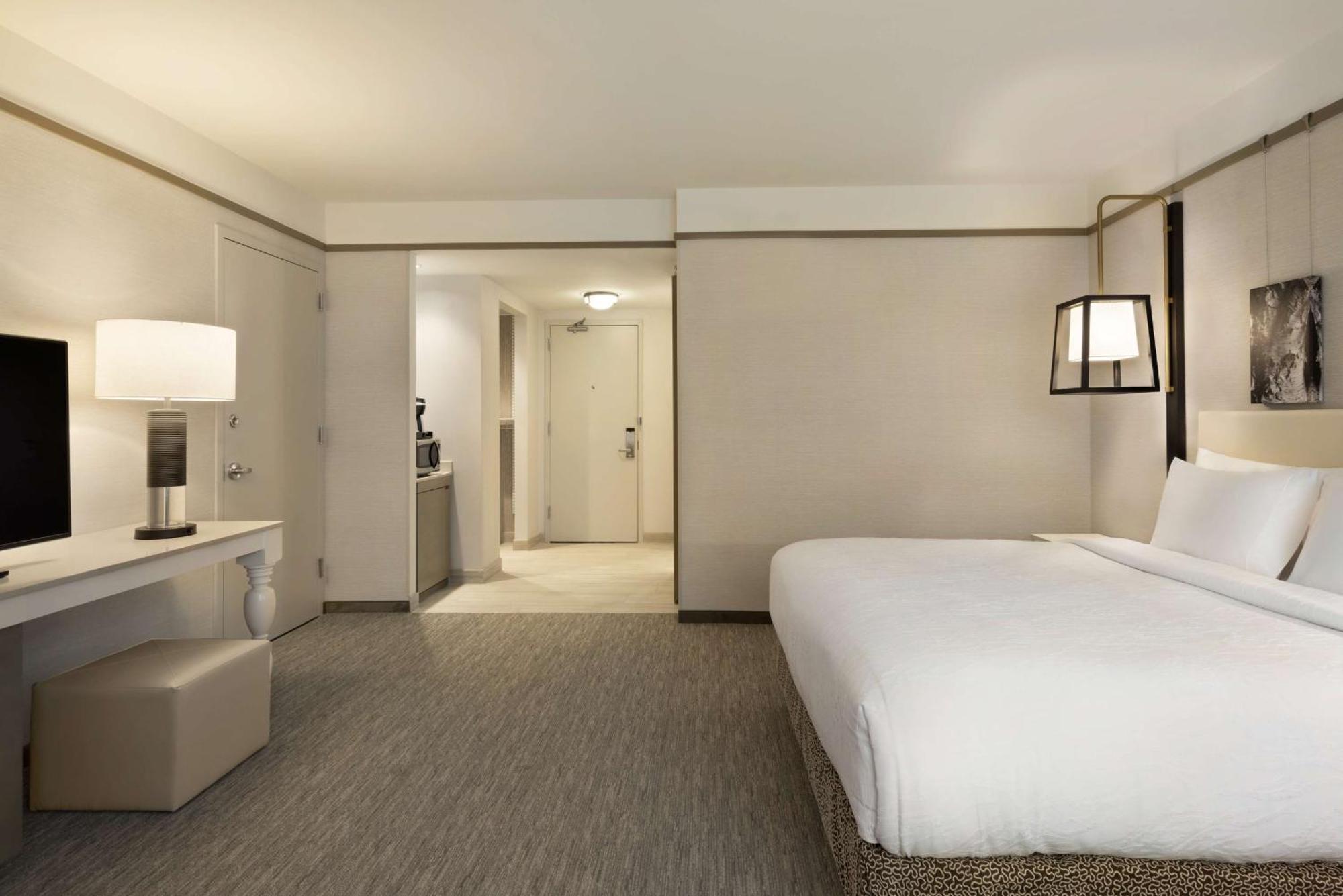 Hilton Garden Inn Newtown Square Radnor Exteriör bild
