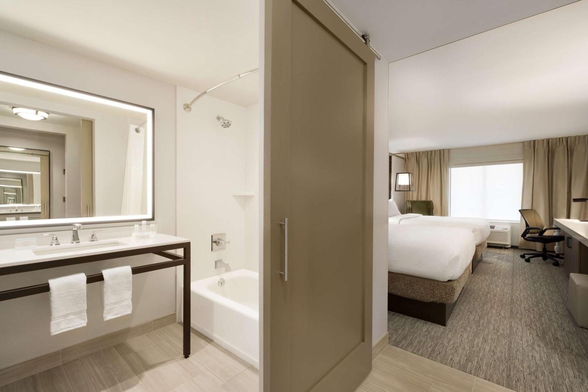 Hilton Garden Inn Newtown Square Radnor Exteriör bild