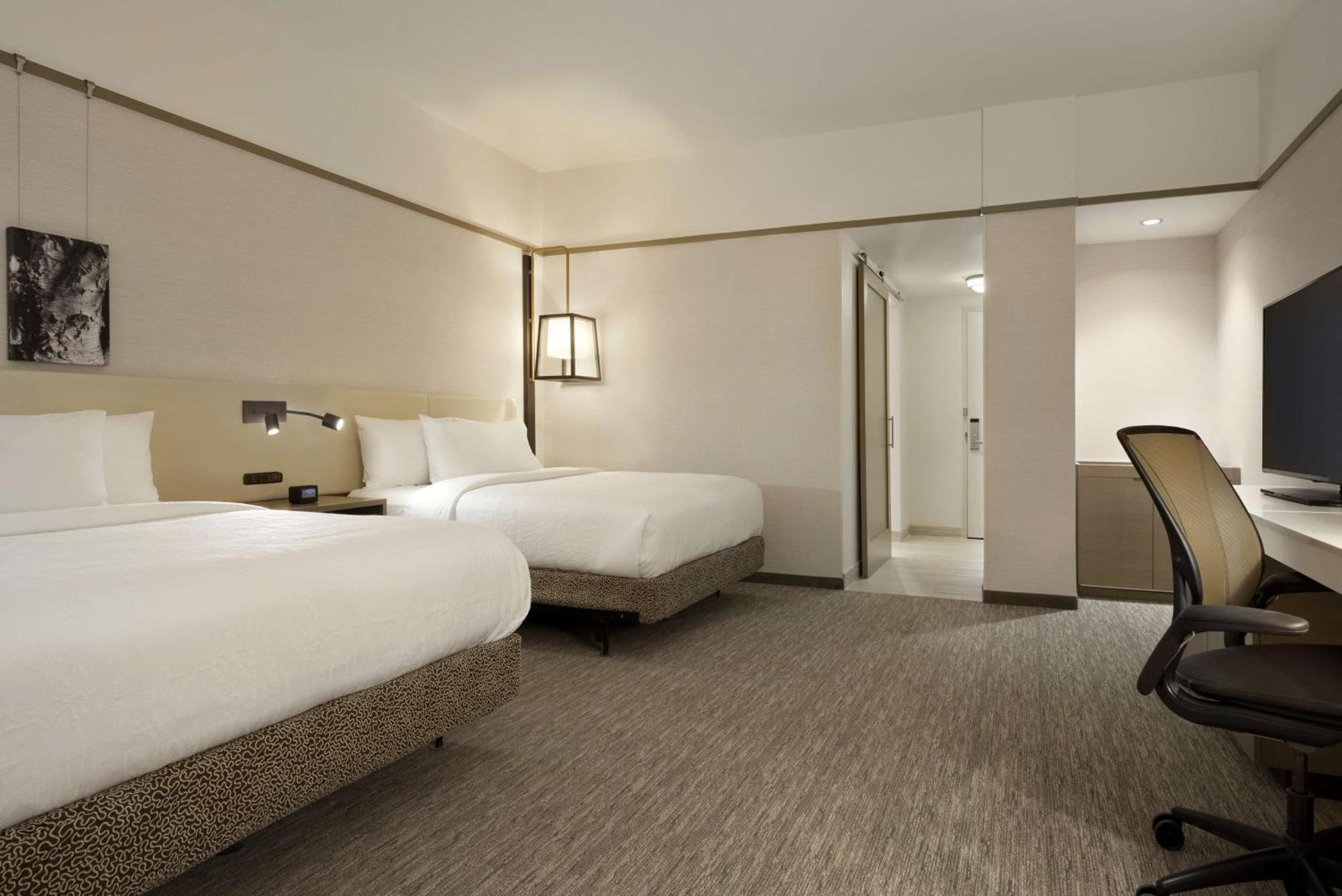 Hilton Garden Inn Newtown Square Radnor Exteriör bild